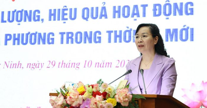  Đồng chí Nguyễn Thị Hà, Chủ tịch Ủy ban MTTQ thành phố Bắc Ninh phát biểu chỉ đạo hội thảo.  