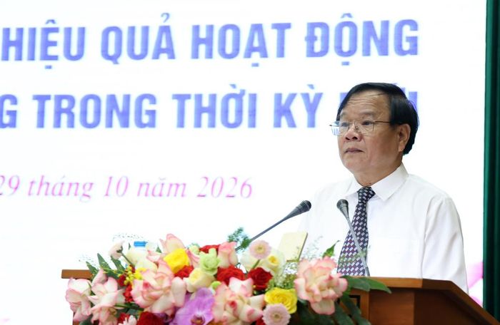  Đồng chí Trịnh Văn Ánh, Chủ tịch Hội Nhà báo thành phố Bắc Ninh báo cáo đề dẫn hội thảo.  