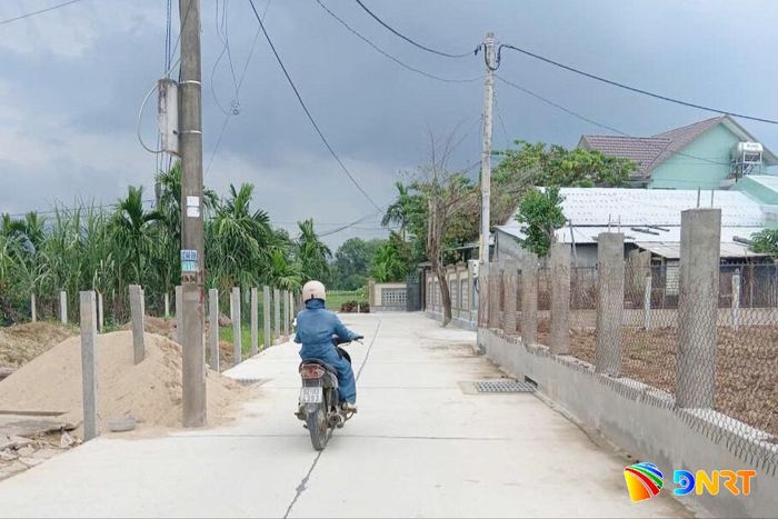 Con đường khang trang đi qua tổ 4, thôn Mỹ Nam. Ảnh: HOÀNG LIÊN