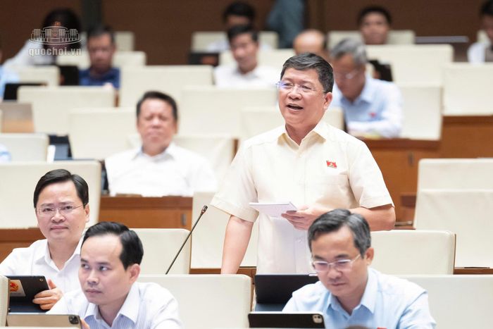 Đại biểu Quốc hội Tạ Văn Hạ thảo luận tại hội trường. Ảnh: Quốc hội