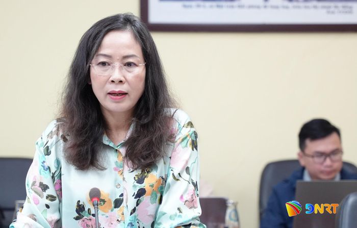 Giám đốc Sở Văn hóa, Thể thao và Du lịch Trương Thị Hồng Hạnh báo cáo tại buổi làm việc. Ảnh: T.CÔNG