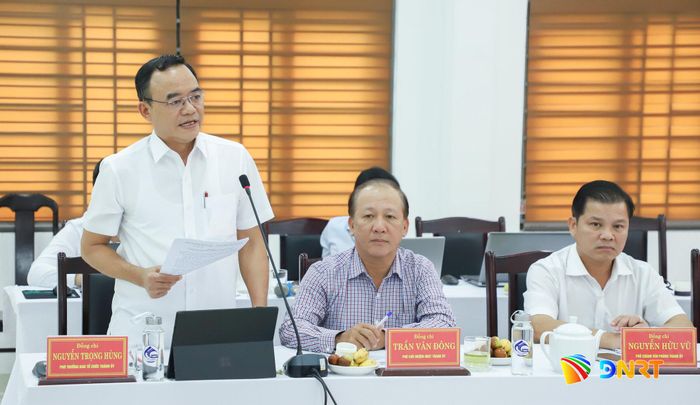 Đại biểu ý kiến tại buổi làm việc. Ảnh: NGỌC PHÚ