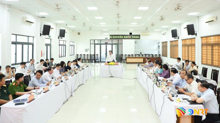 Toàn cảnh buổi làm việc. Ảnh: NGỌC PHÚ
