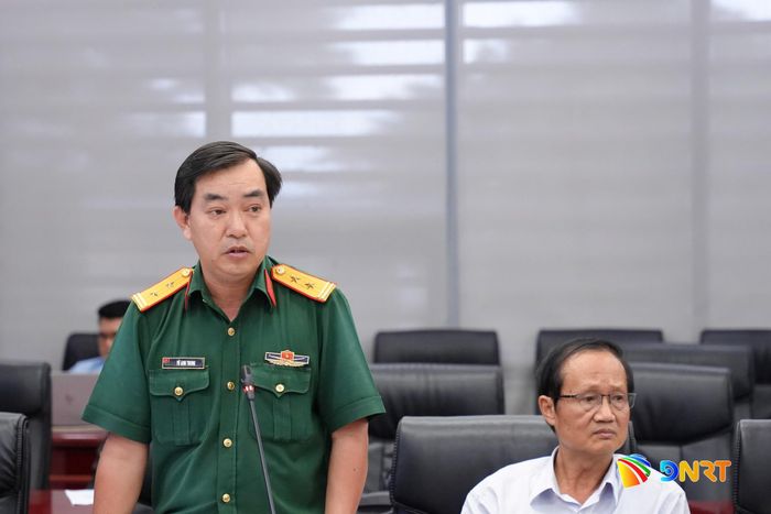 Đại diện Bộ Chỉ huy Quân sự thành phố báo cáo tại hội nghị. Ảnh: T.CÔNG