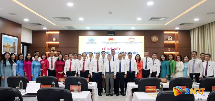 Đại diện 3 cơ quan chụp hình lưu niệm tại lễ ký kết. Ảnh: TRỌNG HUY