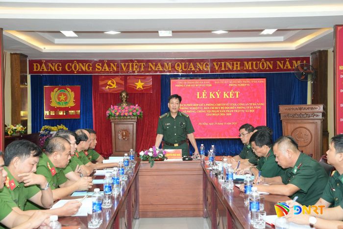 Đại tá Nguyễn Hoài Nam, Phó Chỉ huy trưởng Ban Chỉ huy Bộ đội Biên phòng thành phố phát biểu tại lễ ký kết. Ảnh: HUỲNH CHÍN