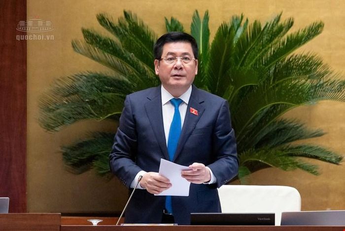 Ủy viên Trung ương Đảng, Phó Chủ tịch Quốc hội Nguyễn Hồng Diên điều hành phiên họp.