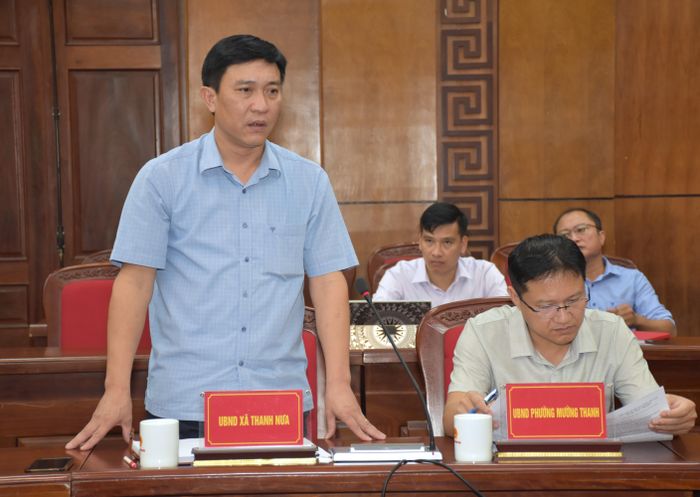 Lãnh đạo xã Thanh Nưa tham gia ý kiến tại buổi làm việc.