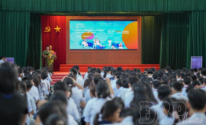 Học sinh Trường THCS - THPT Lương Thế Vinh tham gia buổi truyền thông Chiến dịch “Không một mình” năm 2026 do Phòng An ninh mạng, Công an tỉnh tổ chức.