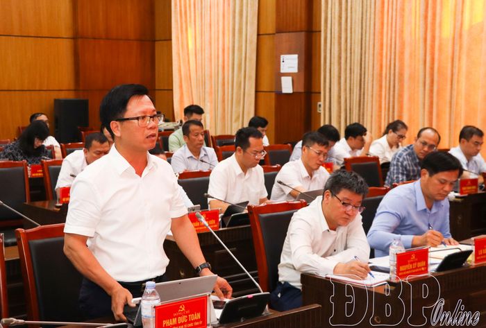 Đồng chí Phạm Đức Toàn, Ủy viên Ban Thường vụ Tỉnh ủy, Trưởng Ban Tổ chức Tỉnh ủy phát biểu tại hội nghị.
