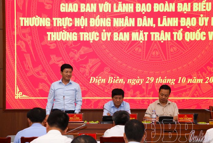 Đồng chí Mùa A Vảng, Ủy viên dự khuyết Ban Chấp hành Trung ương Đảng, Phó Bí thư Tỉnh ủy, Chủ tịch Ủy ban MTTQ Việt Nam tỉnh phát biểu tại hội nghị.