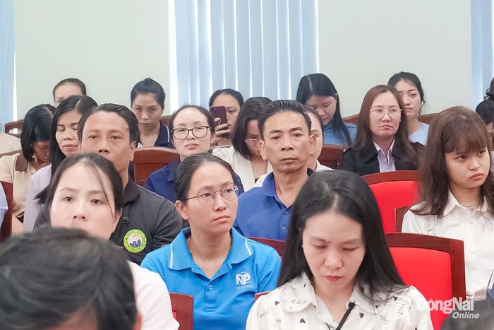 Đại diện các doanh nghiệp trên địa bàn thành phố tham dự hội nghị, nghe phổ biến các quy định. Ảnh: Hạnh Dung