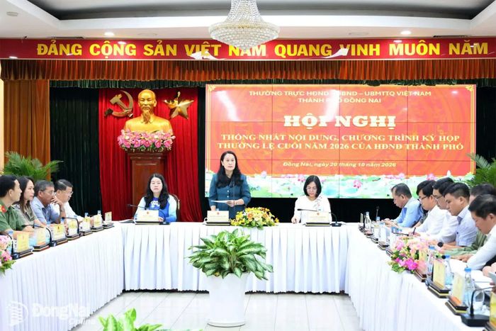 Ủy viên Ban Thường vụ Thành ủy, Phó Chủ tịch Thường trực HĐND thành phố Đặng Minh Nguyệt phát biểu tại Hội nghị thống nhất nội dung Kỳ họp thường lệ cuối năm 2026 HĐND thành phố. Ảnh: Hồ Thảo