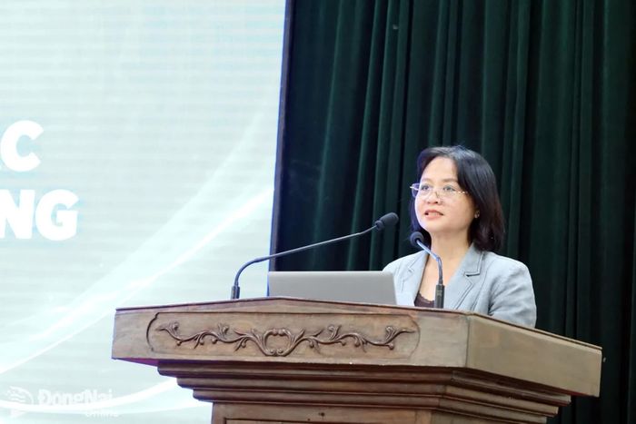 Phó Giám đốc Sở Nội vụ, Phó Chủ tịch Hội đồng Thi đua - Khen thưởng thành phố Đoàn Thị Thu Thủy phát biểu tại hội nghị. Ảnh: Hồ Thảo