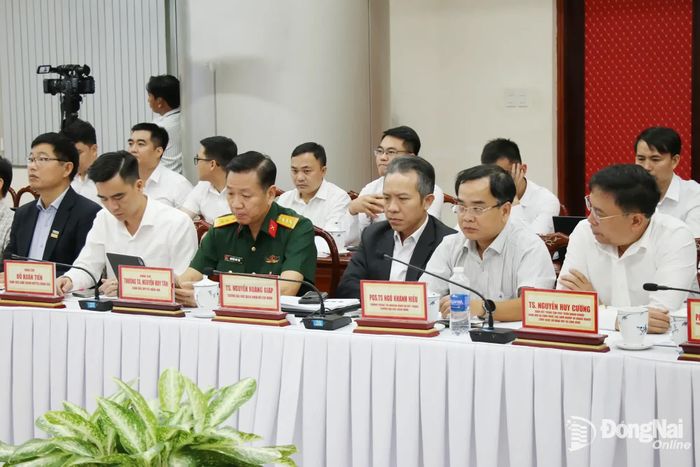 Các chuyên gia, nhà khoa học, đại diện các trường đại học tham dự hội thảo. Ảnh: Hải Quân