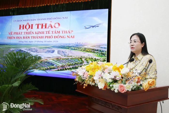 Vụ trưởng Vụ Kinh tế và Xã hội số (Bộ Khoa học và Công nghệ) Trần Thị Quốc Hiền chia sẻ tại hội thảo. Ảnh: Hải Quân