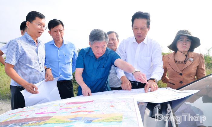 Đồng chí Ngô Chí Cường khảo sát nút giao Thân Cửu Nghĩa (điểm cuối của cao tốc TP. Hồ Chí Minh - Trung Lương).