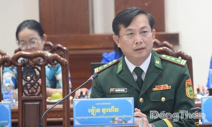 Thượng tá Nguyễn Vũ Hợp, Phó Chính ủy Ban Chỉ huy Bộ đội Biên phòng tỉnh Đồng Tháp phát biểu tại buổi hội đàm.