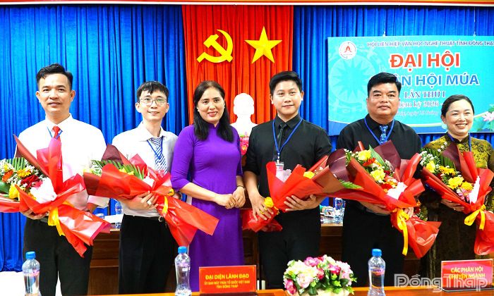 Ban Chấp hành Phân hội Múa tỉnh Đồng Tháp nhiệm kỳ 2026 - 2031 ra mắt Đại hội.