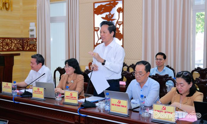 Đồng chí Nguyễn Thành Diệu, Phó Chủ tịch UBND tỉnh, lưu ý xã Tháp Mười rà soát, nâng cao các chỉ tiêu phát triển khi đủ điều kiện lên phường, đặc biệt là những chỉ tiêu còn ở mức báo động đỏ.