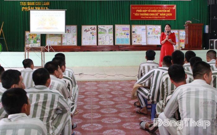 Chia sẻ nội dung chủ đề “Xây dựng lối sống lành mạnh từ những trang sách”.