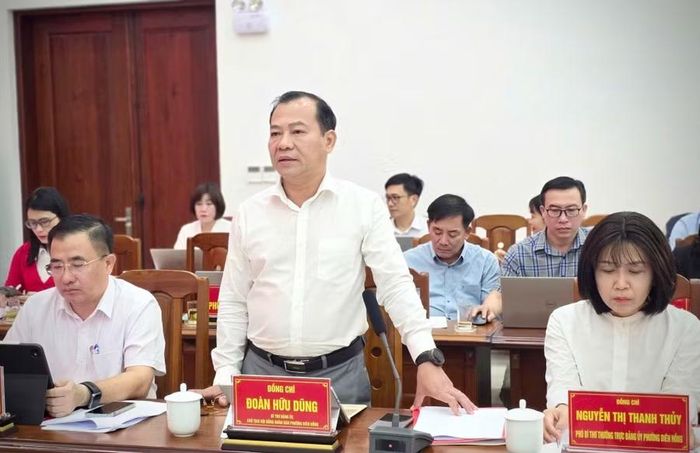 Bí thư Đảng ủy phường Diên Hồng Đoàn Hữu Dũng phát biểu tại hội nghị. Ảnh: Minh Phương