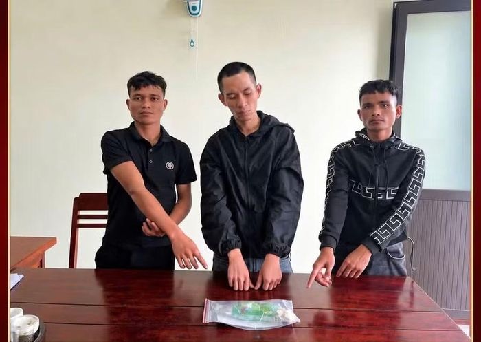 3 đối tượng Hũy, Hải, Nguyên (từ trái qua) tại cơ quan Công an. Ảnh: ĐVCC