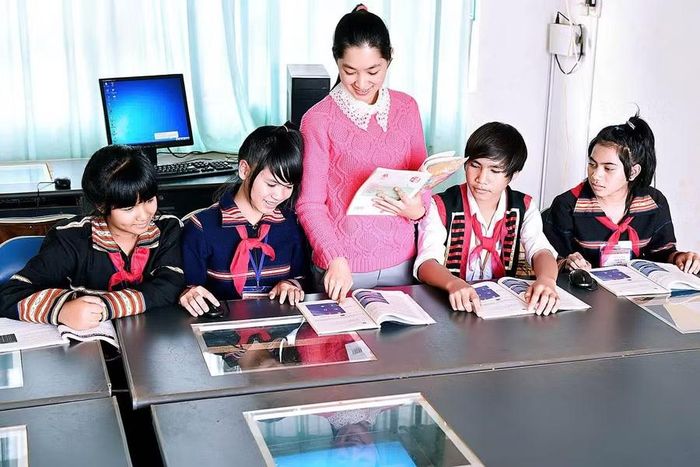  Cùng với nhiệm vụ thu hút nhân tài, tỉnh cũng hoàn thiện các chính sách ưu đãi về tiền lương, thuế, đất đai, nhà ở, nhất là chính sách thu hút nguồn nhân lực các lĩnh vực giáo dục, y tế ở miền núi, biên giới, vùng đồng bào dân tộc thiểu số, xã đảo. Ảnh: Đức Thụy 