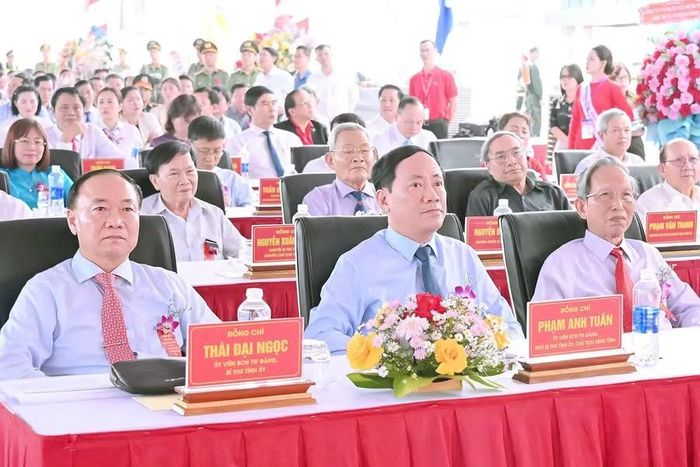 Các đồng chí lãnh đạo tỉnh Gia Lai tham dự buổi lễ. Ảnh: Đức Thụy