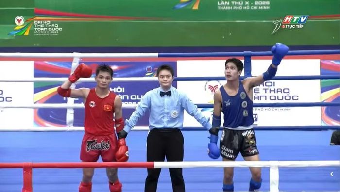 Nguyễn Thành Thoan (bìa trái) giành huy chương bạc đầy tiếc nuối. Ảnh chụp màn hình