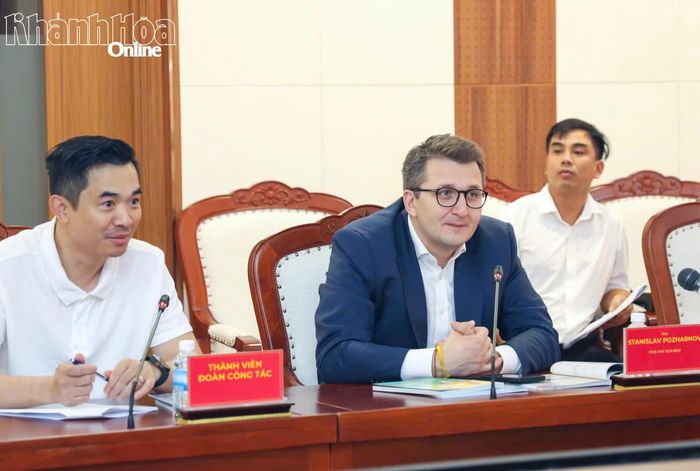 Ông Stanislav Pozharnov phát biểu tại buổi làm việc.