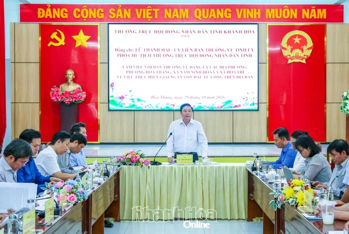 Quang cảnh buổi làm việc.
