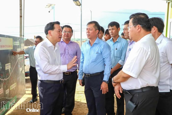 Đồng chí Hồ Xuân Trường kiểm tra tình hình triển khai Dự án Khu công nghiệp Ninh Diêm 1.