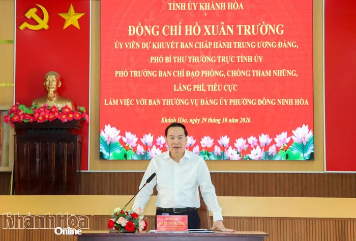 Phó Bí thư Thường trực Tỉnh ủy Hồ Xuân Trường phát biểu chỉ đạo tại buổi làm việc.