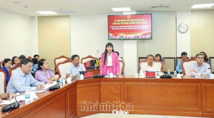Lãnh đạo Công ty TNHH Nhà nước Một thành viên Yến sào Khánh Hòa chia sẻ kinh nghiệm bảo tồn yến sào.