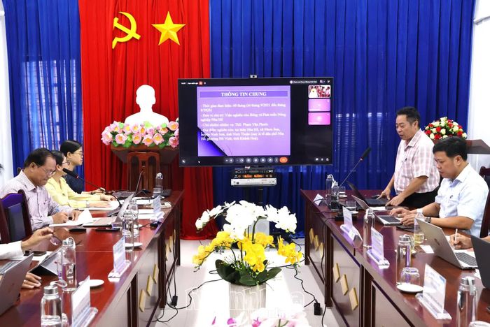 Thạc sĩ Phạm Văn Phước trình bày đề tài.