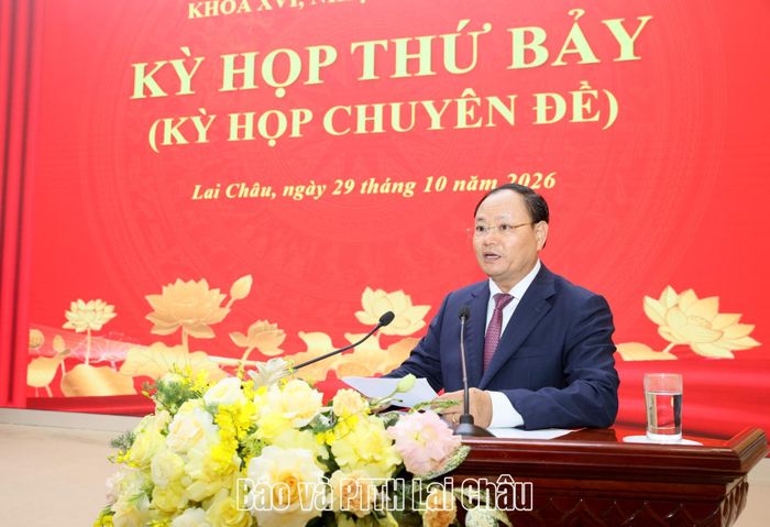 Đồng chí Lê Minh Ngân - Ủy viên Ban Chấp hành Trung ương Đảng, Bí thư Tỉnh uỷ, Chủ tịch HĐND tỉnh phát biểu bế mạc kỳ họp.