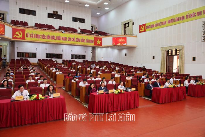 Đại biểu dự kỳ họp.