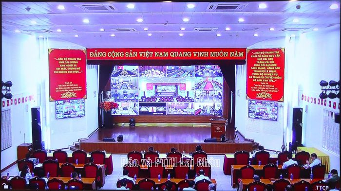 Các đại biểu tham dự hội nghị tại các điểm cầu.
