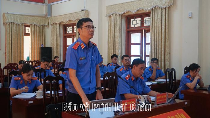 Đồng chí Đỗ Nguyệt Quế - Viện trưởng VKSND tỉnh điều hành thảo luận tại hội nghị.