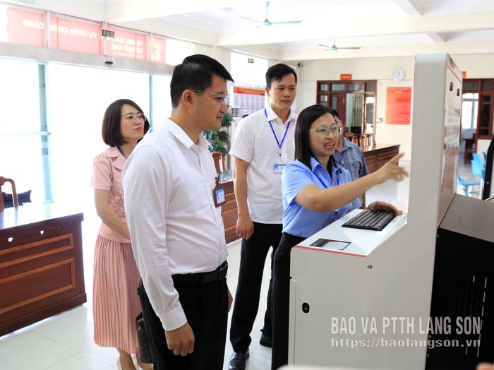 Đoàn kiểm tra kỷ luật, kỷ cương hành chính và thực thi công vụ trên địa bàn tỉnh kiểm tra thực tế tại Trung tâm Phục vụ hành chính công xã Thất Khê