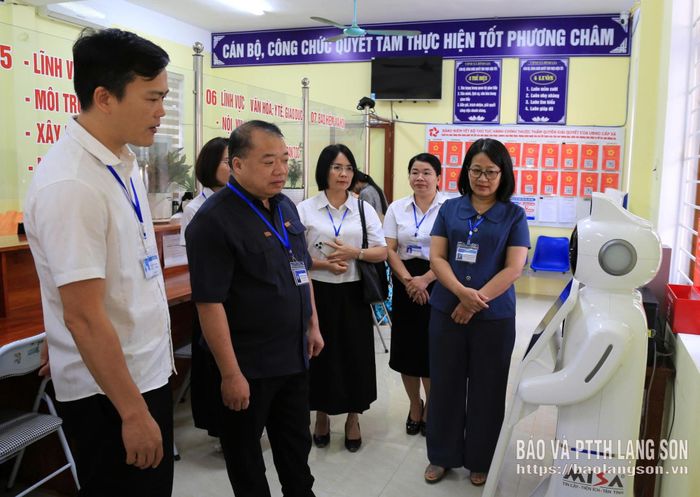 Đoàn kiểm tra kỷ luật, kỷ cương hành chính và thực thi công vụ trên địa bàn tỉnh Lạng Sơn năm 2026 kiểm tra thực tế việc bố trí trang thiết bị tại Trung tâm Phục vụ hành chính công xã Bình Gia