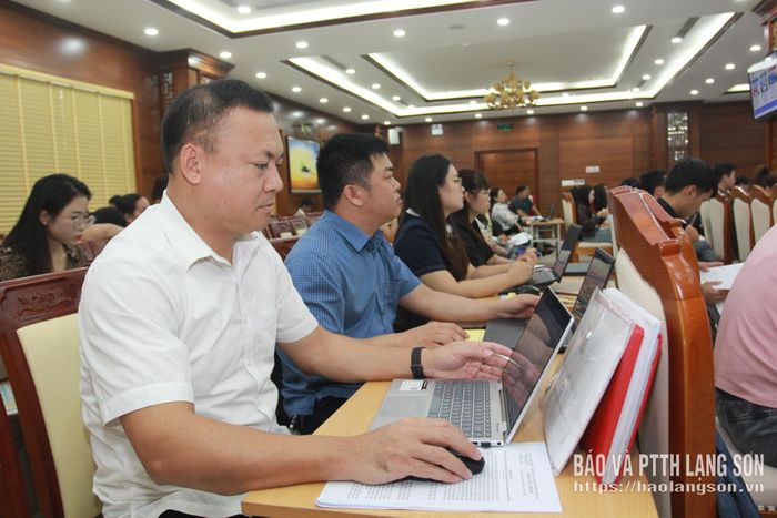 Đại biểu tham dự hội nghị tập huấn