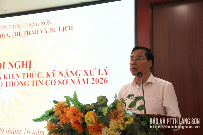 Lãnh đạo Sở Văn hóa, Thể thao và Du lịch phát biểu khai mạc hội nghị
