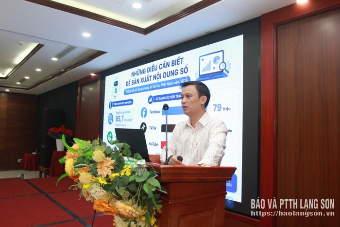 Đại diện Trung tâm Sản xuất nội dung VTVCab, Đài Truyền hình Việt Nam trao đổi về đổi mới phương thức tuyên truyền thông tin cơ sở trong thời đại số