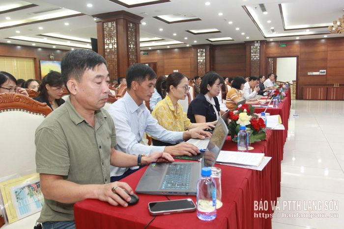 Đại biểu tham dự hội nghị tập huấn