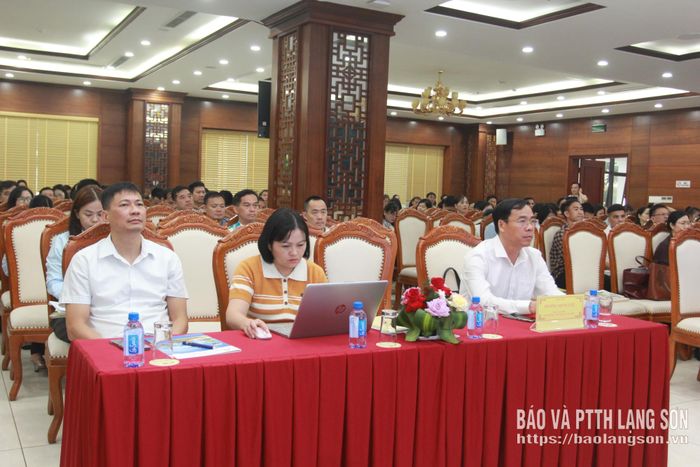 Đại biểu tham dự hội nghị tập huấn