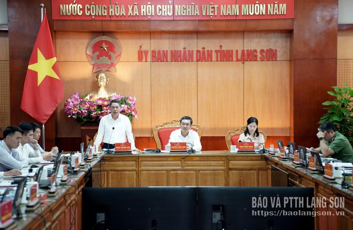 Đồng chí Đoàn Thanh Sơn, Phó Chủ tịch UBND tỉnh phát biểu tại phiên họp