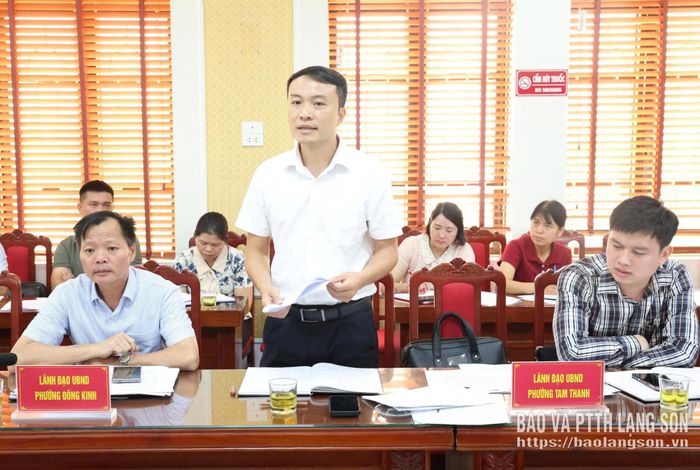 Lãnh đạo UBND phường Tam Thanh báo cáo tại buổi kiểm tra