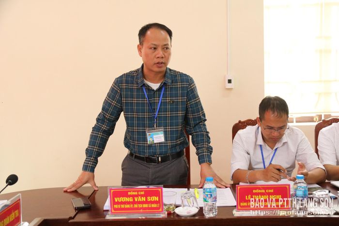 Lãnh đạo UBND xã Nhân Lý phát biểu làm rõ một số vấn đề tại buổi kiểm tra